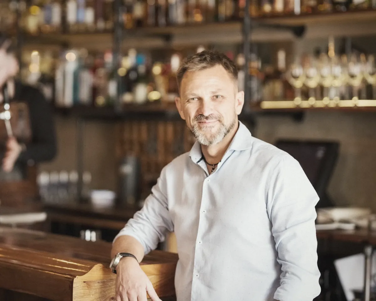 Lars S., Ejer, bistro, Odense